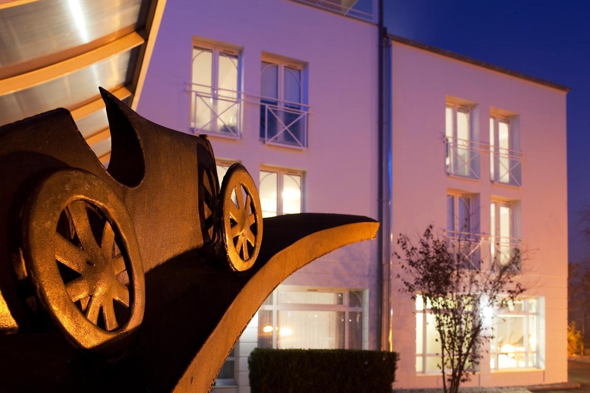 Hotel Le Bugatti Molsheim Bagian luar foto