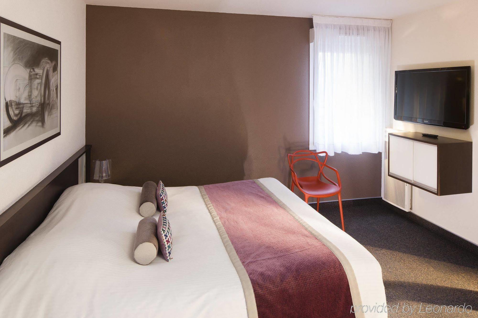 Hotel Le Bugatti Molsheim Bagian luar foto