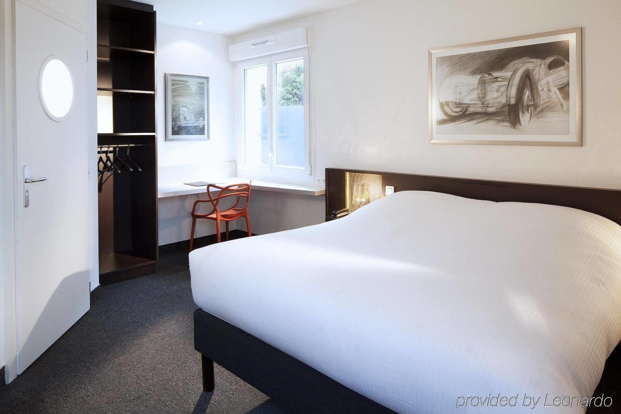Hotel Le Bugatti Molsheim Bagian luar foto